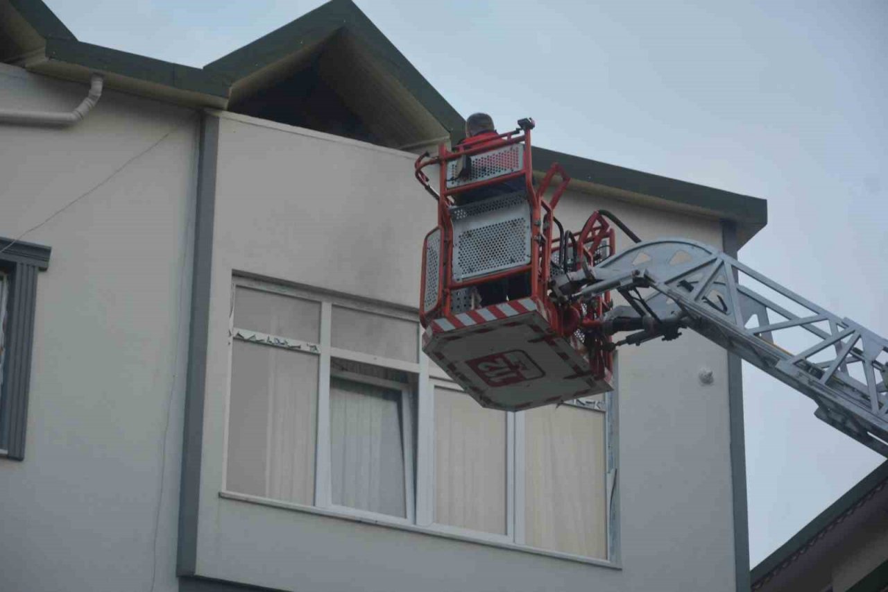 Ordu’da bunalıma giren şahıs önce evini yaktı, sonra yaktığı odaya kendisini kilitledi