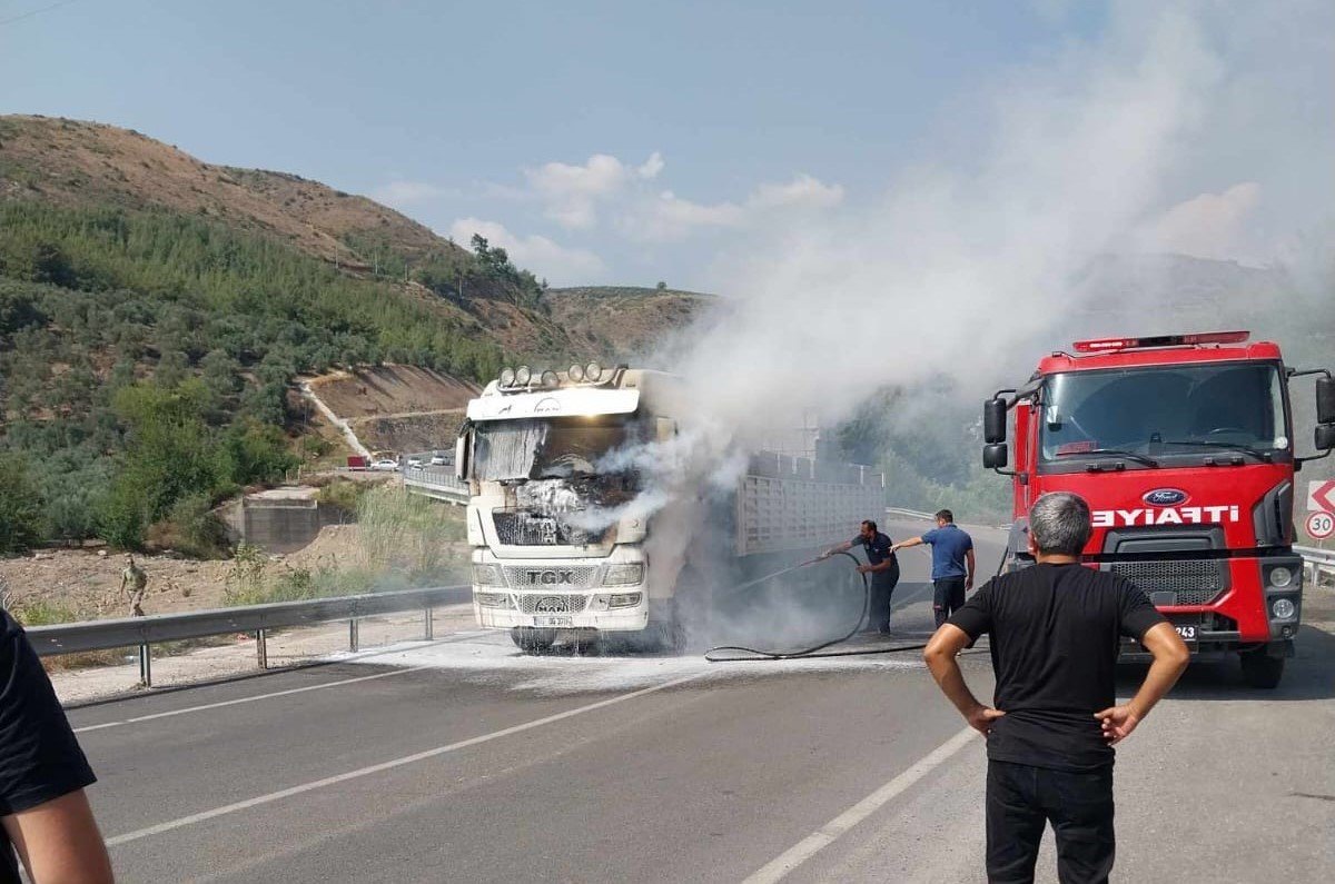 Osmaniye’de tırda çıkan yangın söndürüldü