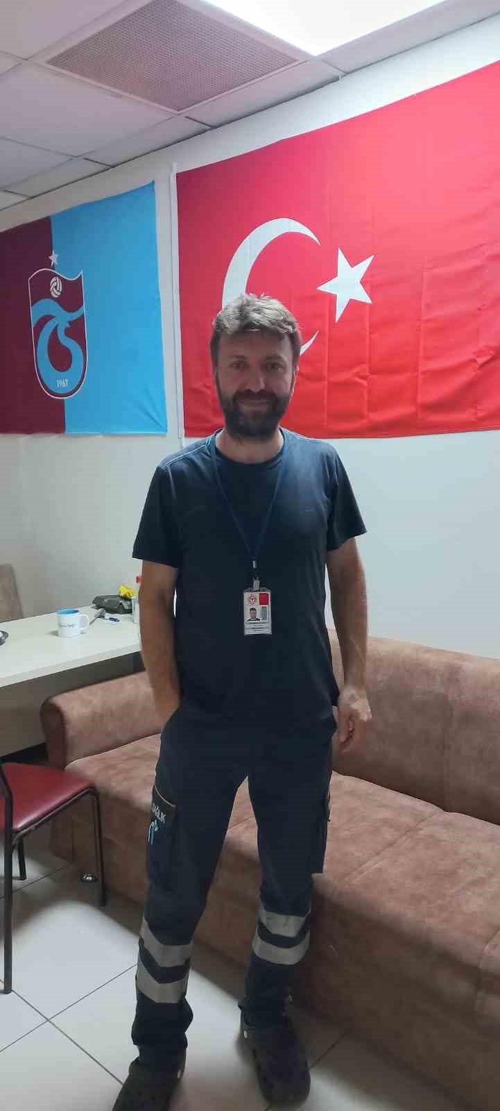 Sokak kedisini tedavisi için veteriner bulamayınca devlet hastanesine götürdü