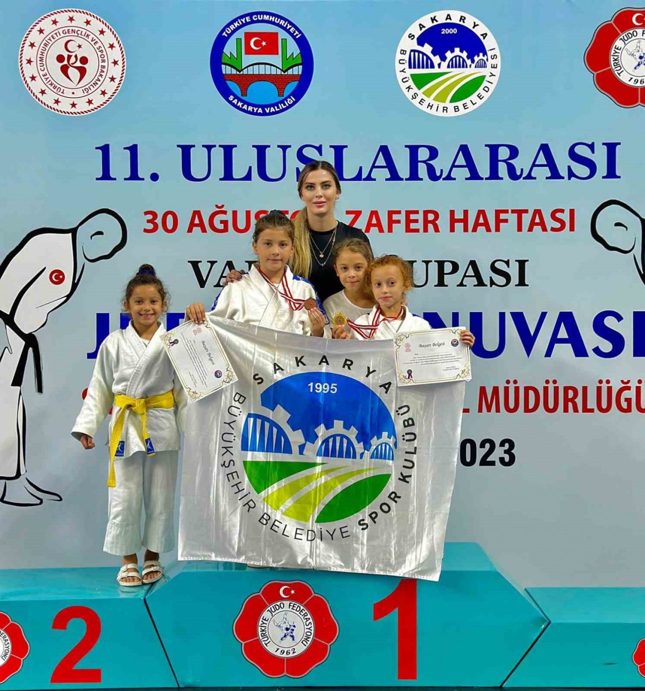 Büyükşehir’in süper miniklerinden önemli başarı