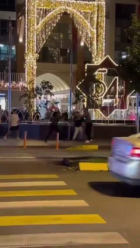 AVM önünde sandalyelerin havada uçuştuğu kavgada yeni detaylar