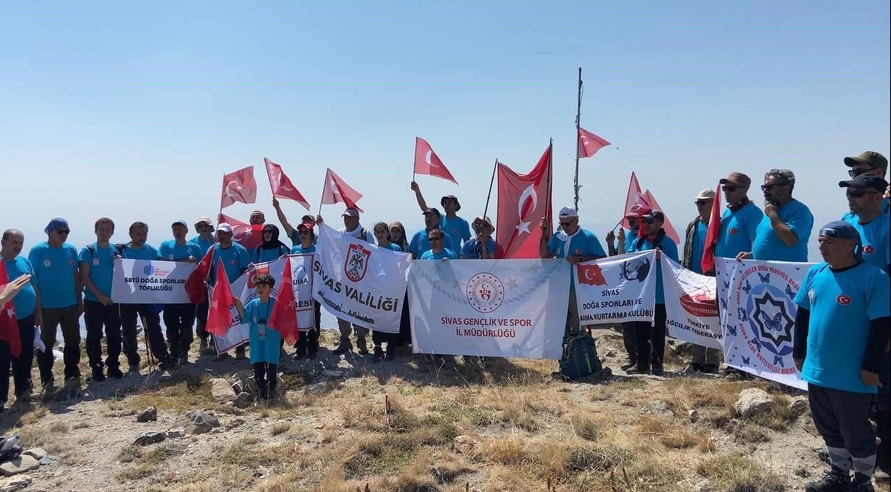 Dağcılar Sivas Kongresi anısına Yıldız Dağı’na tırmandı