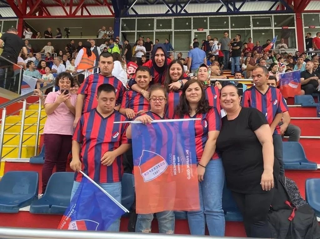 Özel gençler Düzcespor galibiyetiyle coştu