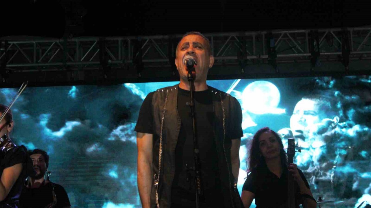 Bağda çalışıp üzüm için koştular