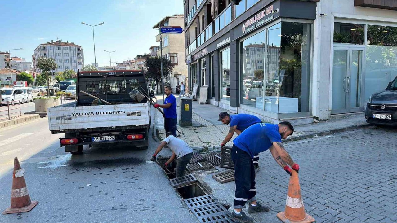 Yalova Belediyesi’nden mazgal ve rögarlar temizliği