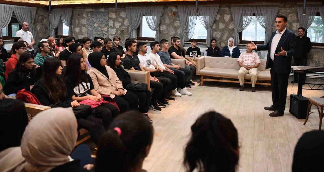 Osmangazi’nin başarılı öğrencileri zirvede motivasyon kampında