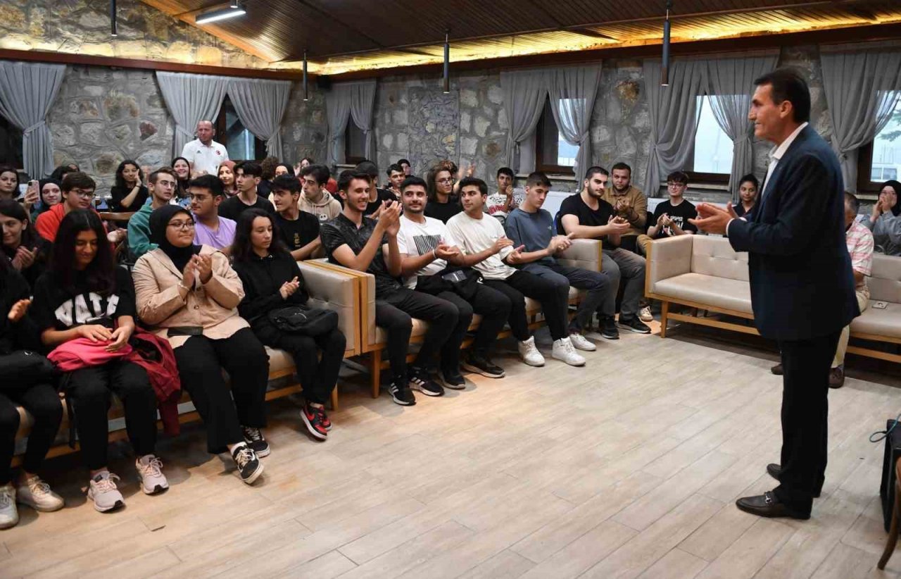 Osmangazi’nin başarılı öğrencileri zirvede motivasyon kampında