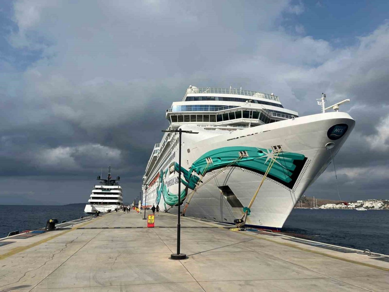 Bodrum’a iki gemiyle 2 bin 613 yolcu geldi