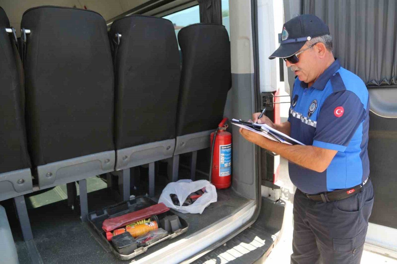 Niğde Belediyesi Zabıta Ekiplerinden Okul Servis Araçlarına Sıkı Denetim