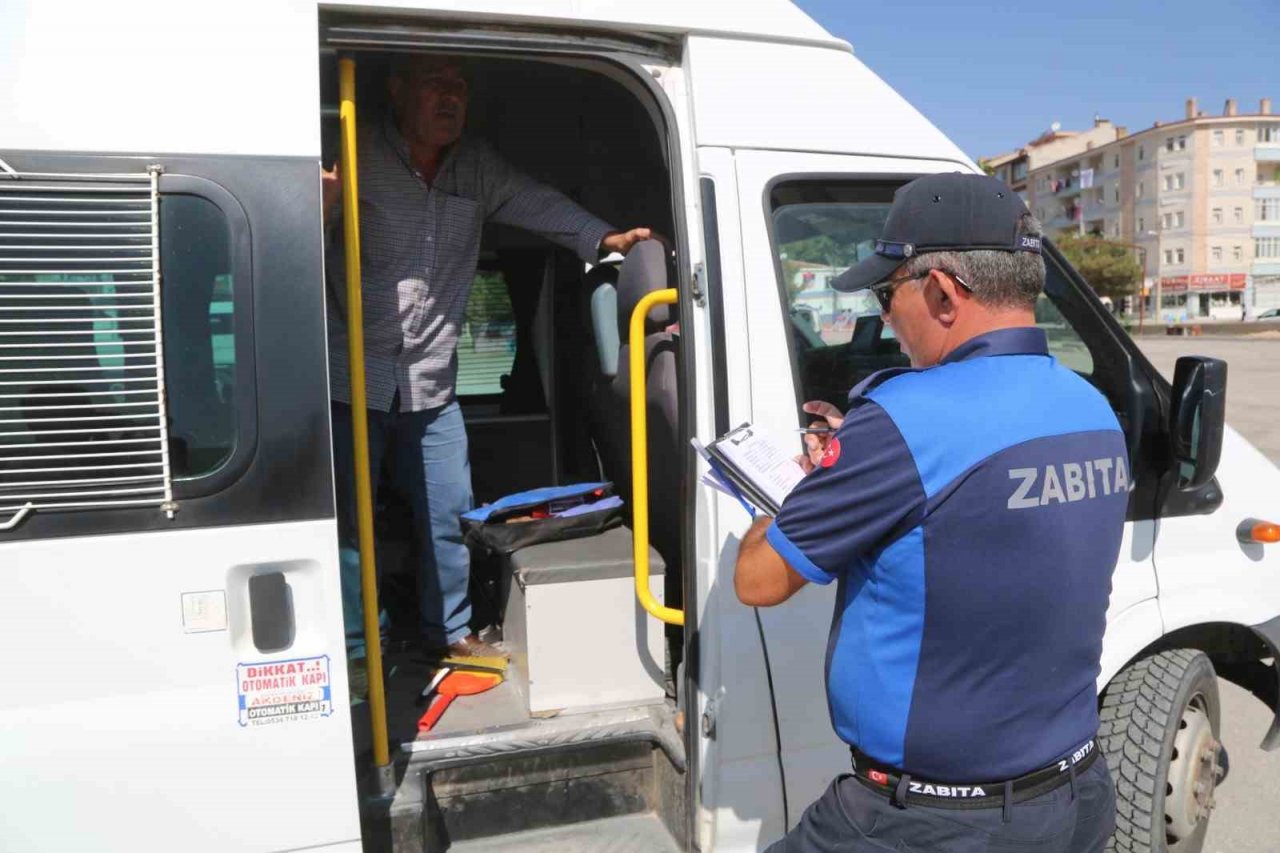 Niğde Belediyesi Zabıta Ekiplerinden Okul Servis Araçlarına Sıkı Denetim