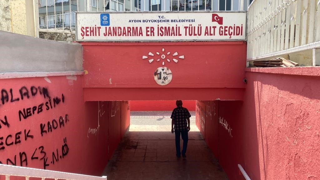 Şehit isminin verildiği alt geçidin duvarları karalama tahtasına döndü