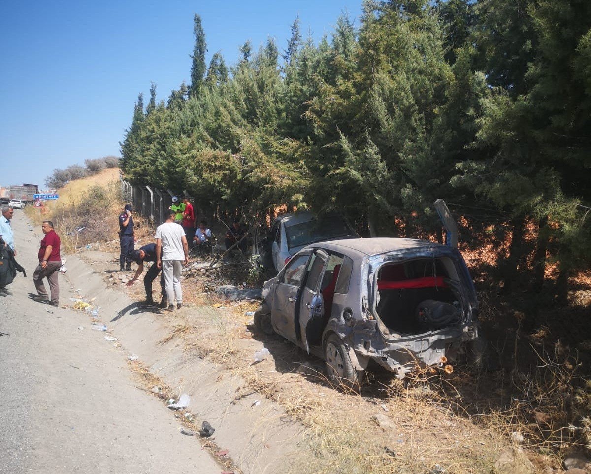 İki otomobil çarpıştı: 2 yaralı