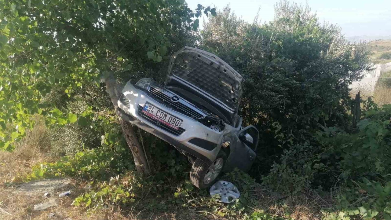 Yoldan çıkan otomobil takla atarak bahçeye girdi: 3 yaralı