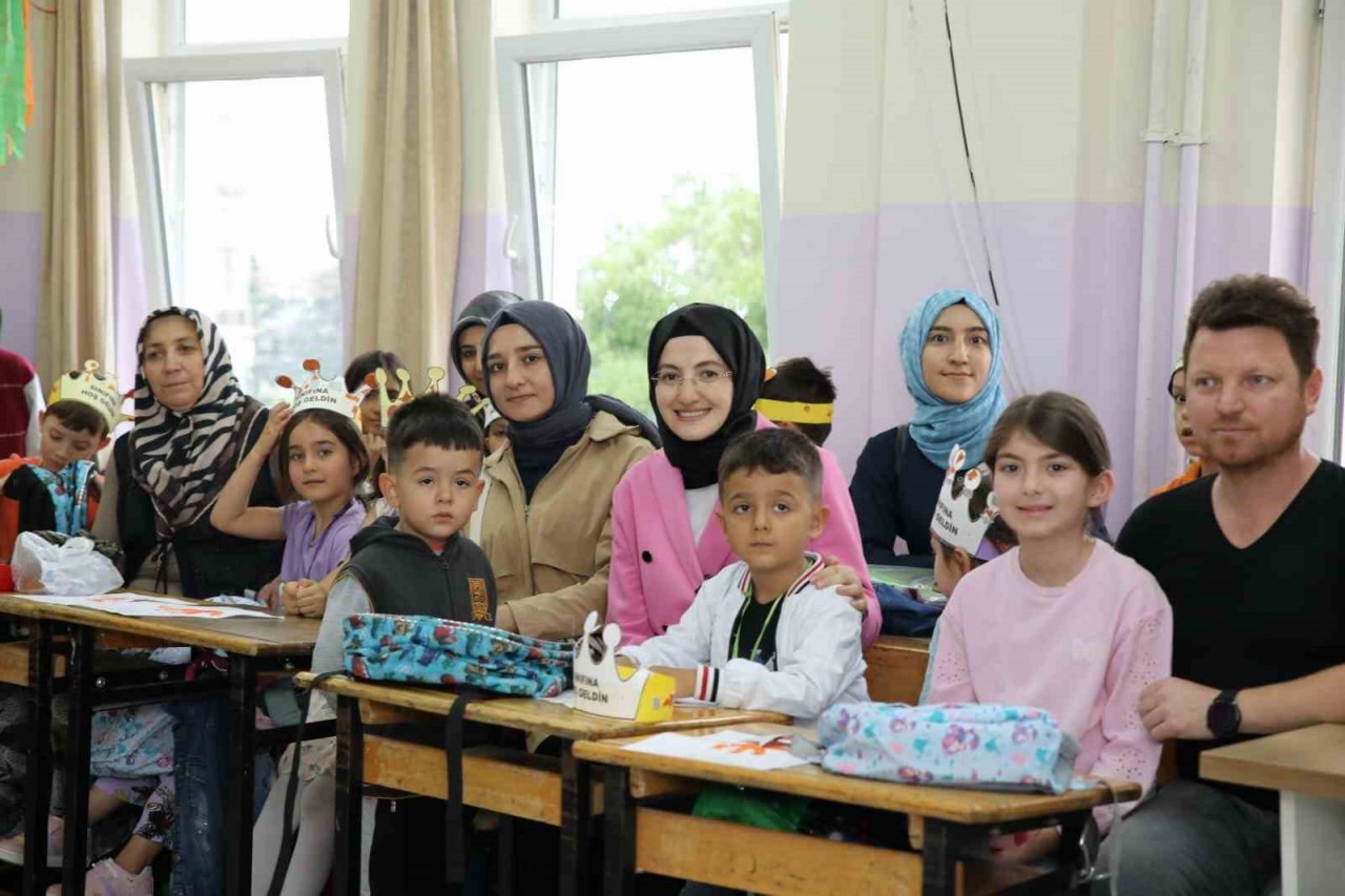 Okula yeni başlayan miniklerin çantaları Akyurt Belediyesi’nden