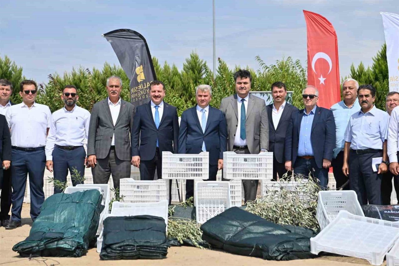 Büyükşehir’den zeytin ve incir üreticilerine destek