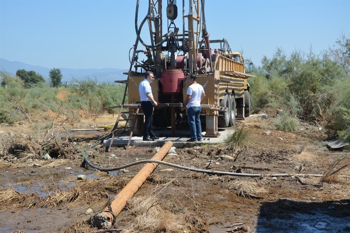 Kaymakam Odabaş, Edremit TDİOSB sahasında İZJ-1 jeotermal kuyunun bakım-onarım çalışmalarını yerinde inceledi