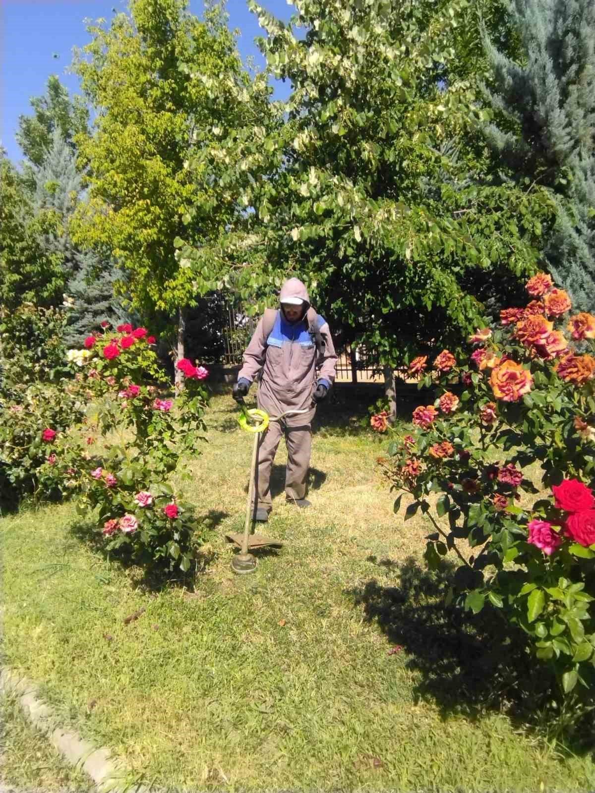 Bingöl Belediyesi, park ve bahçelerde bakım onarım çalışması başlattı