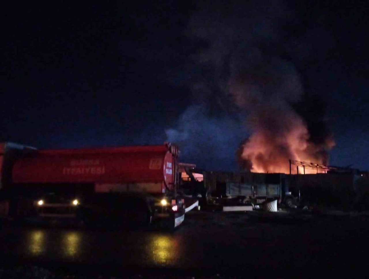 İnegöl’de geri dönüşüm tesisinde yangın