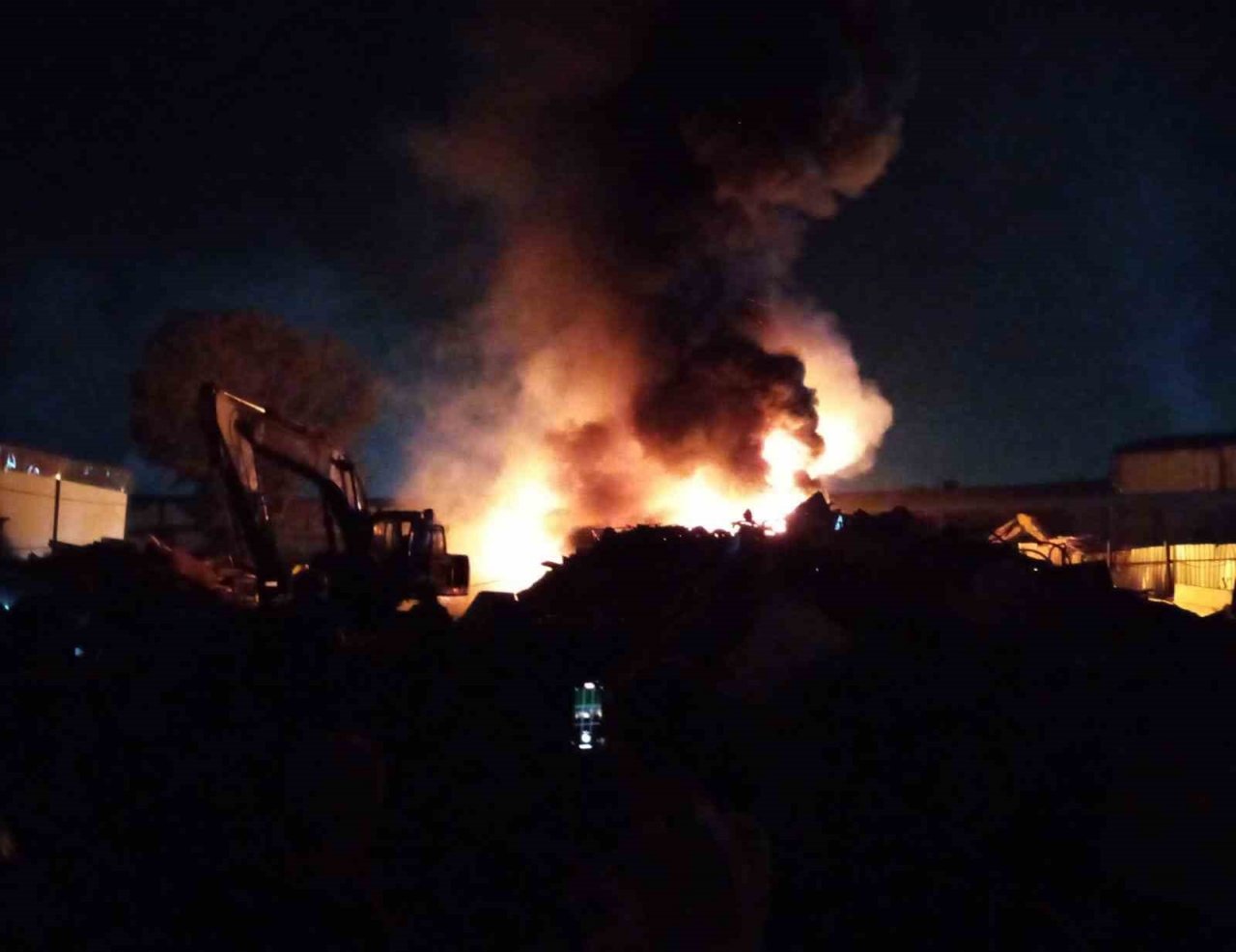 İnegöl’de geri dönüşüm tesisinde yangın