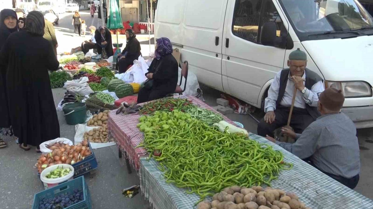 Bu pazar 700 yıldır her salı günü bereket duasıyla açılıyor