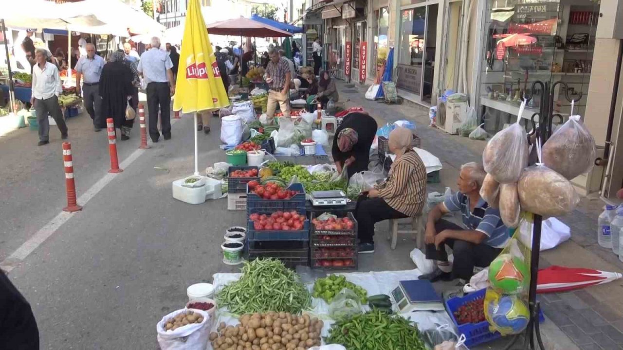 Bu pazar 700 yıldır her salı günü bereket duasıyla açılıyor