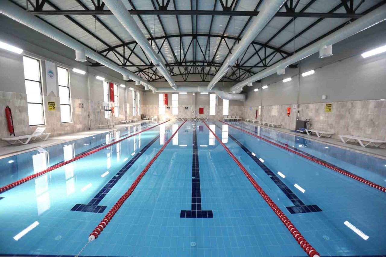 Büyükşehir’in Yeşilhisar Yüzme Havuzu’na yoğun ilgi