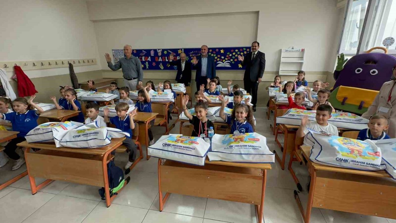 2 bin çocuğa kırtasiye seti ve okul çantası desteği