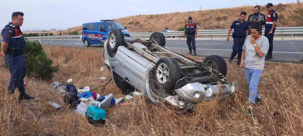 Araçta sıkışan sürücüyü itfaiye ekipleri sıkıştığı yerden kurtardı