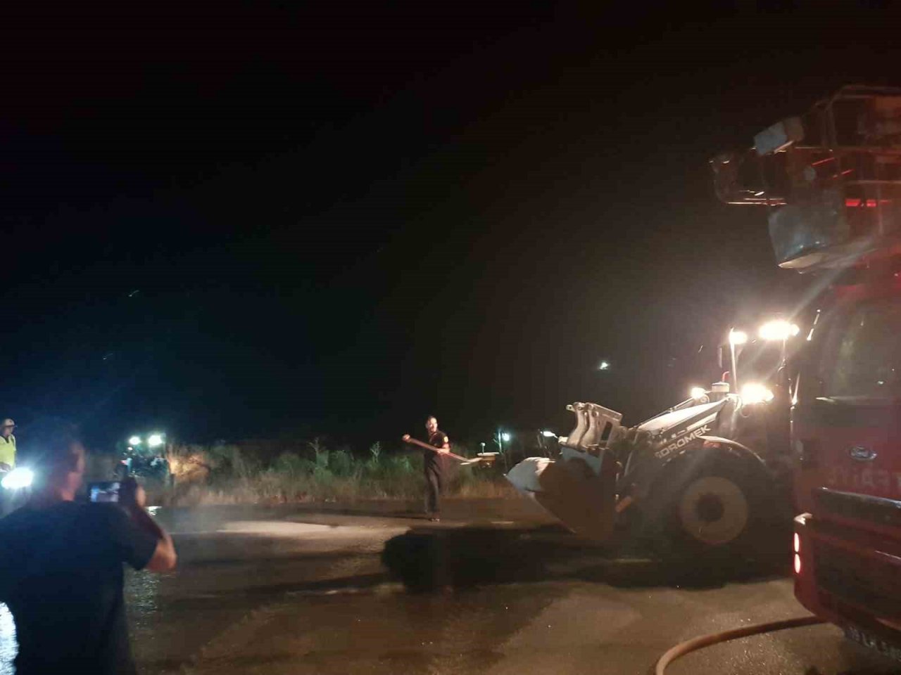 Ters şerde giren traktör taksi ile çarpıştı: 3 yaralı