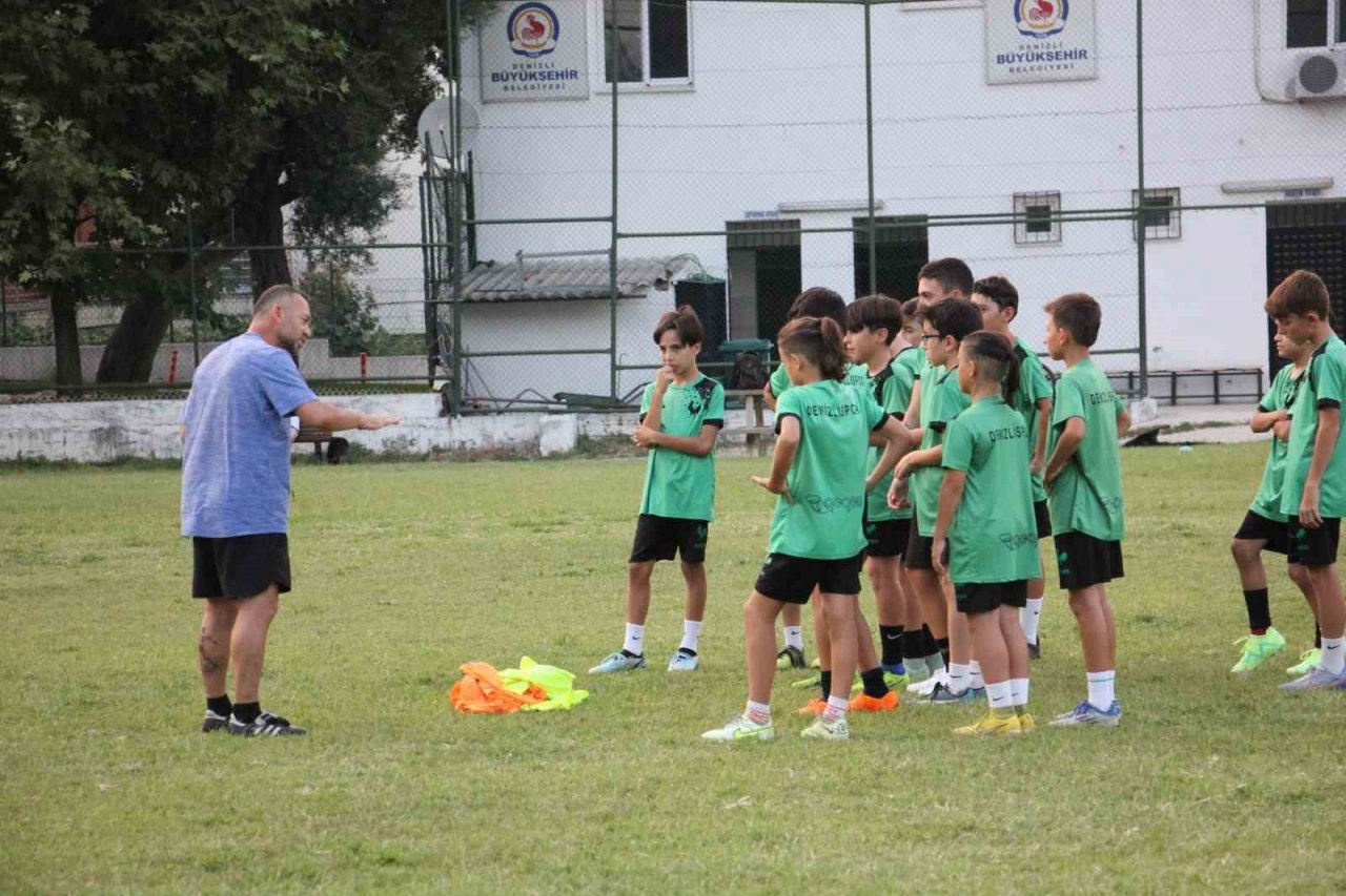 Denizlispor’un geleceği minikler, yeni sezona iddialı hazırlanıyor