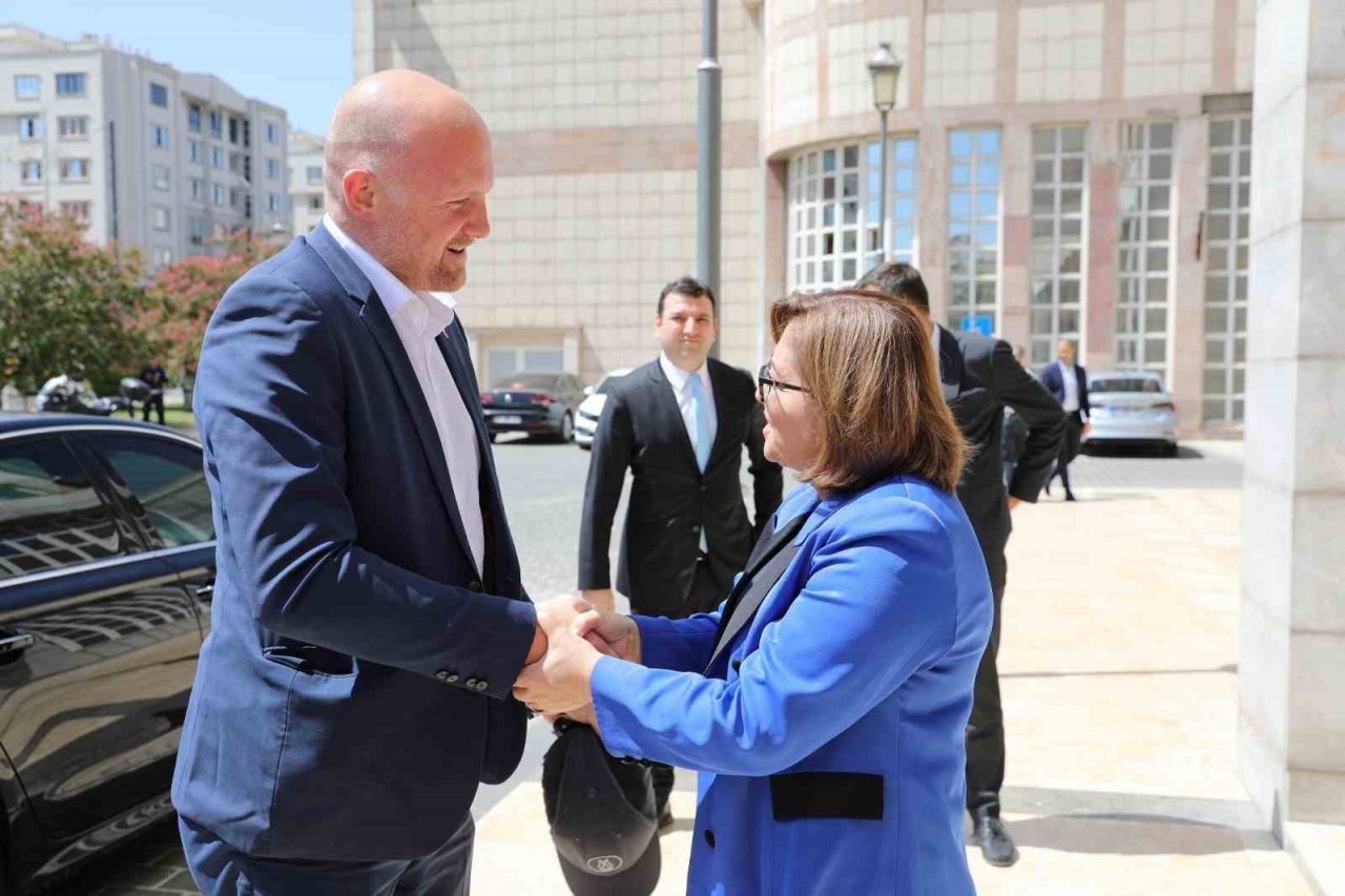 Kardeş şehir Duisburg Belediye Başkanı Togg ile Gaziantep’i turladı