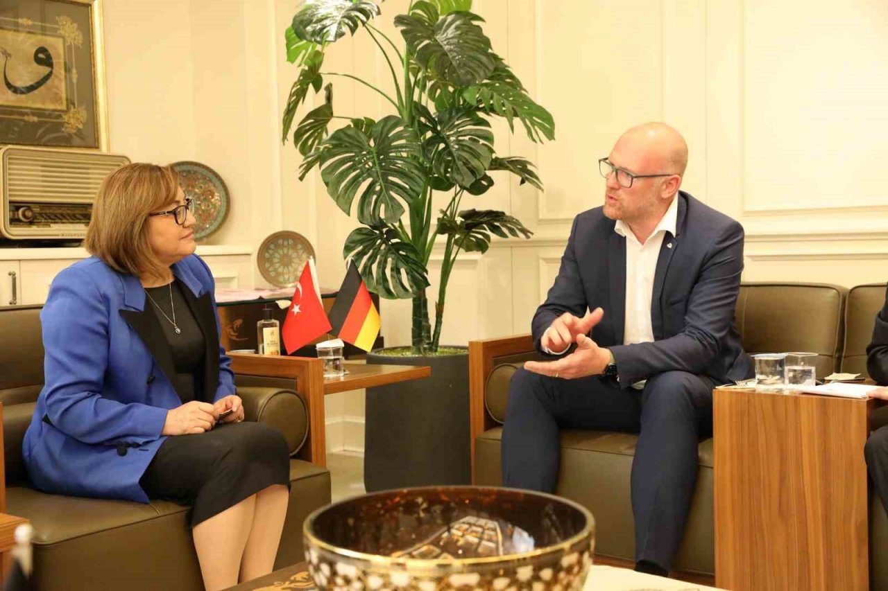 Kardeş şehir Duisburg Belediye Başkanı Togg ile Gaziantep’i turladı