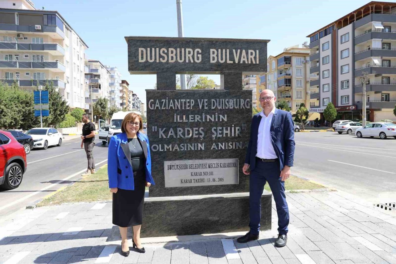 Kardeş şehir Duisburg Belediye Başkanı Togg ile Gaziantep’i turladı