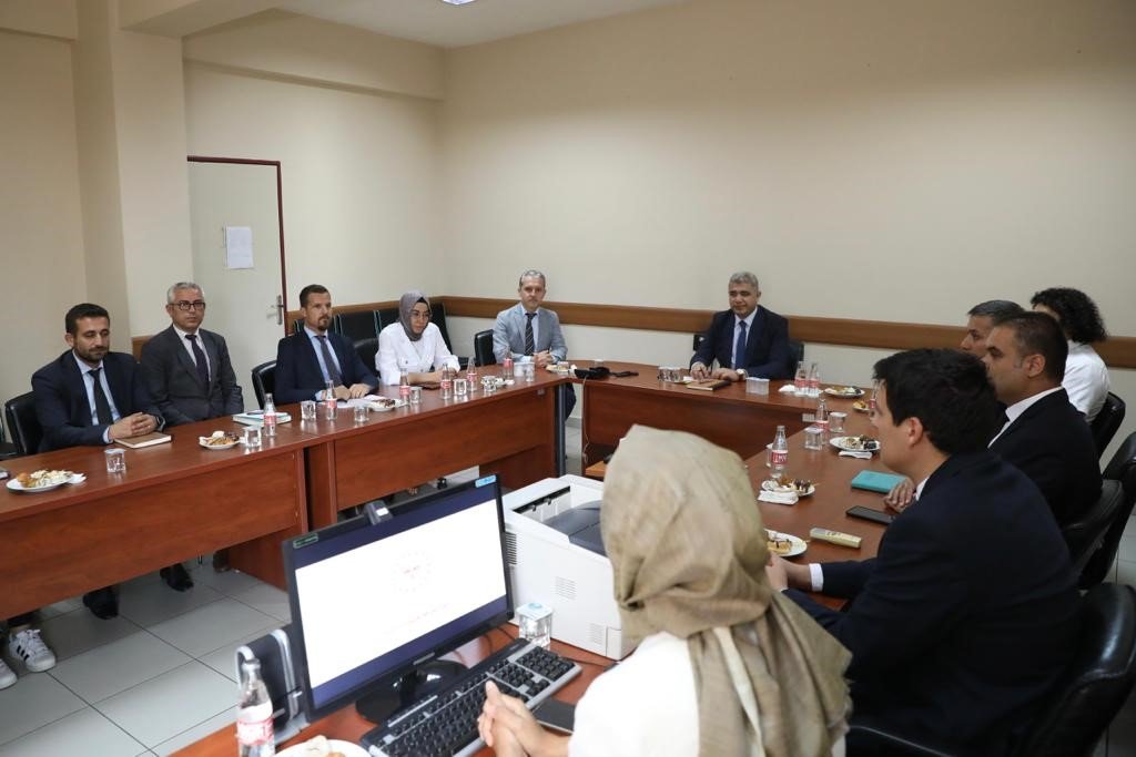 Vali Aslan sağlık yatırımları ile ilgili bilgi aldı