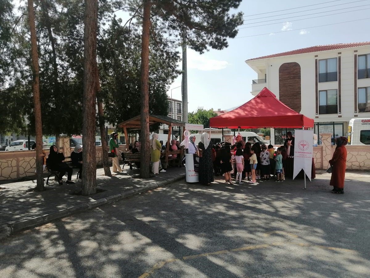 Çocuklara diş sağlığı eğitimi verildi