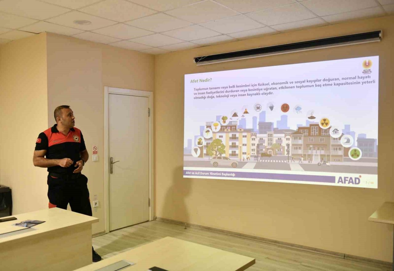 Esenyurt Belediyesi’nden vatandaşlara Afet Bilinci Eğitimi