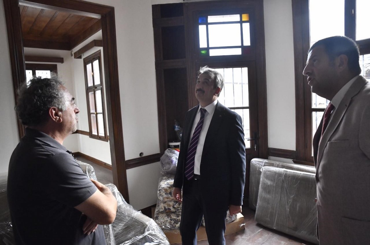 Vali Sezer tarihi konakları inceledi