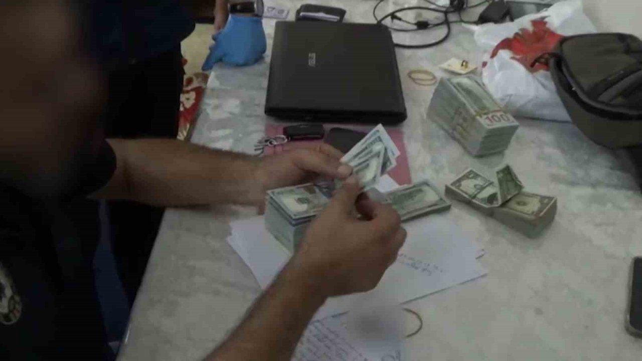 Bakan Yerlikaya: "İstanbul’da 5 DEAŞ şüphelisi yakalandı"