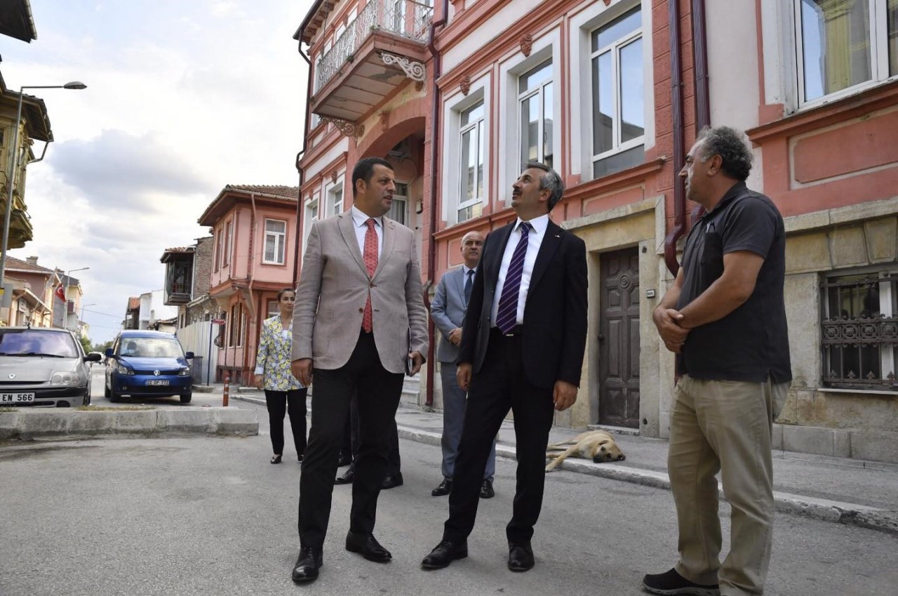 Vali Sezer tarihi konakları inceledi