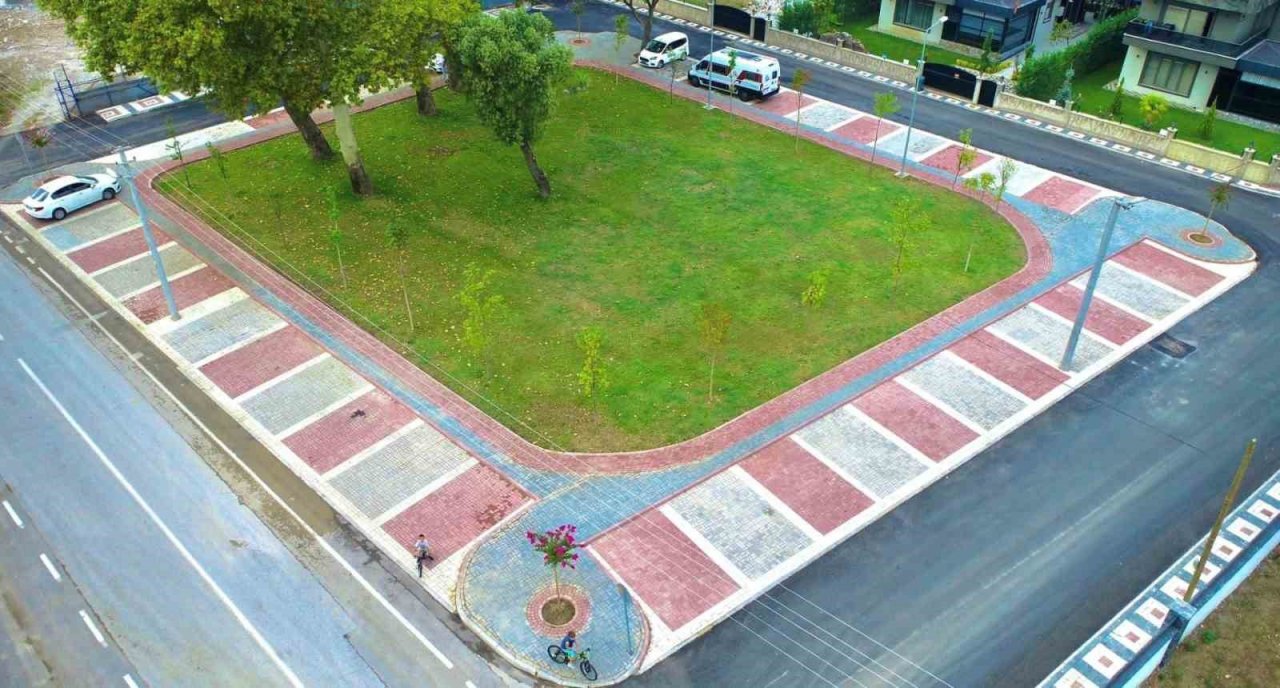 İnegöl Belediyesi çevre düzenlemeleriyle şehri güzelleştiriyor