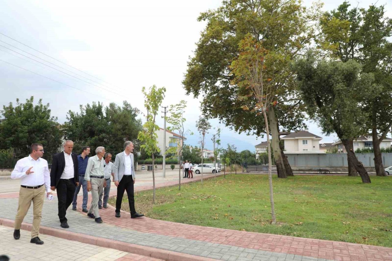 İnegöl Belediyesi çevre düzenlemeleriyle şehri güzelleştiriyor