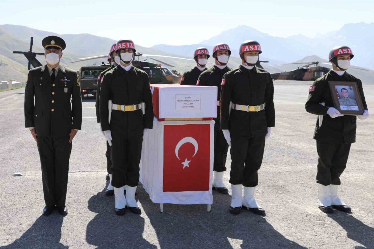 Şehit Piyade Er Akın’ın naaşı memleketine uğurlandı