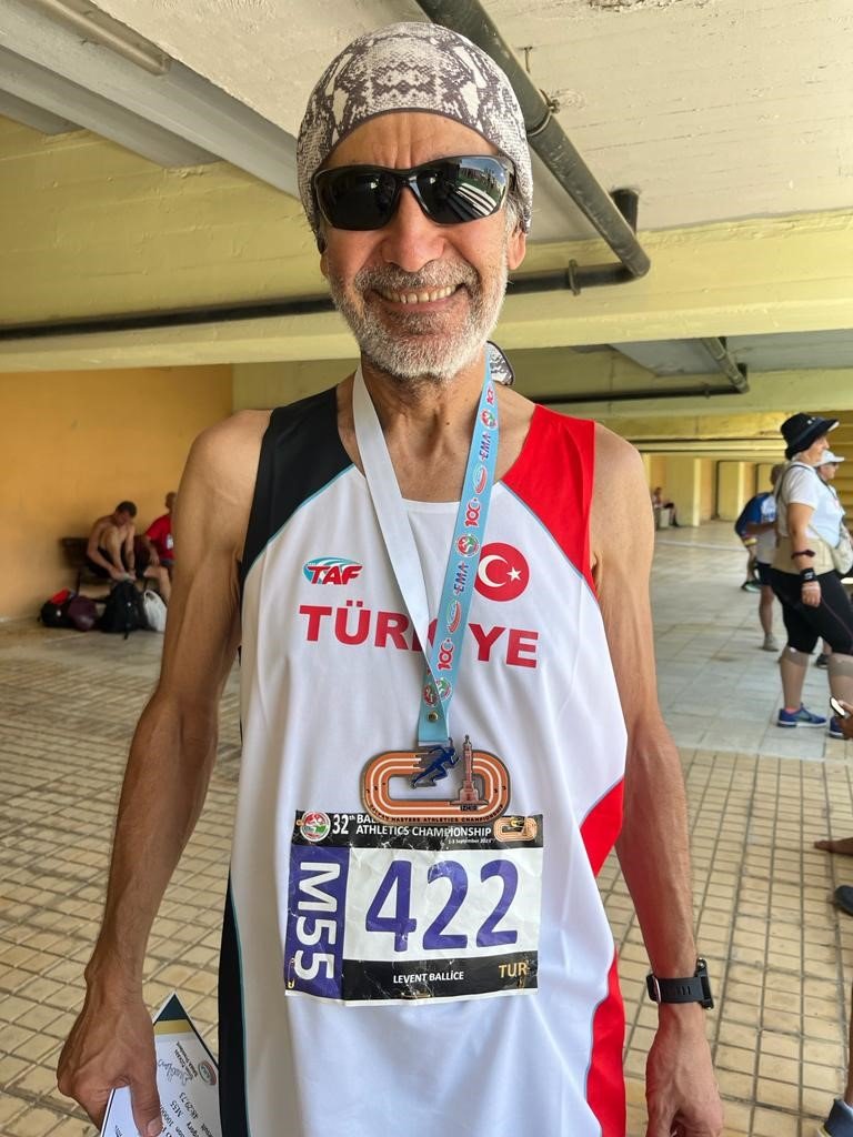 Egeli akademisyen 32. Balkan Masterler Atletizm Şampiyonası’nda ikinci oldu