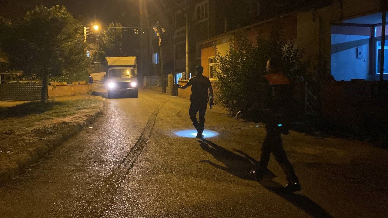 Eşini ve kayınvalidesini öldüren zanlı 4 saat sonra yaşamına son verdi