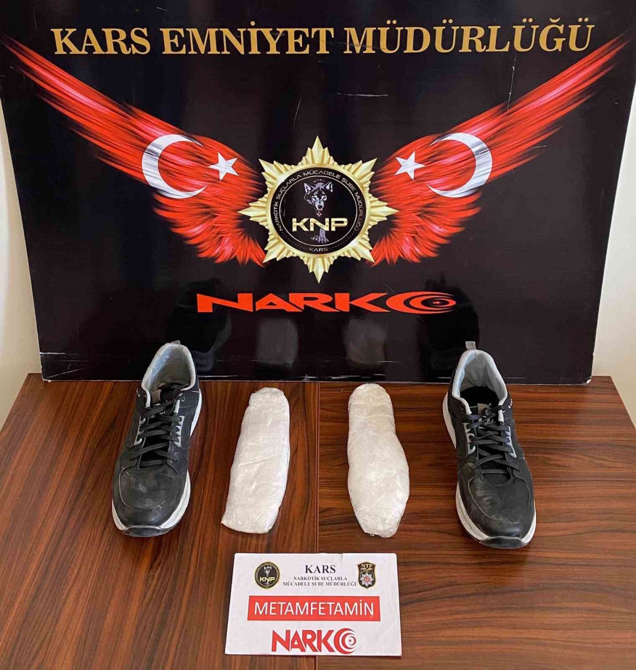 Kars’ta ayakkabıdan uyuşturucu çıktı