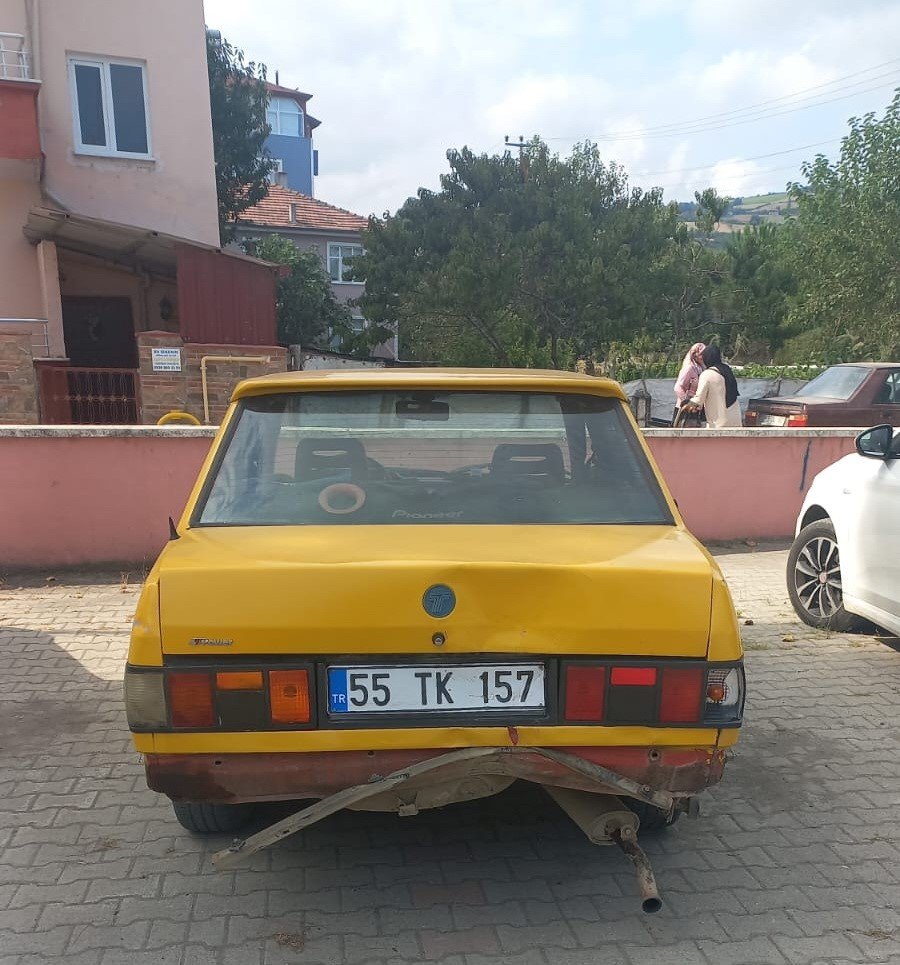 Motosiklet otomobile çarptı: 1 yaralı