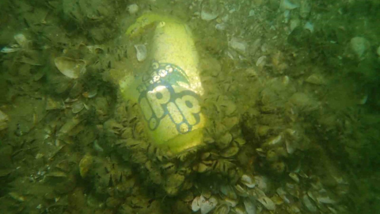 Keban Baraj Gölü’ndeki kirlilik su altı kamerası ile görüntülendi