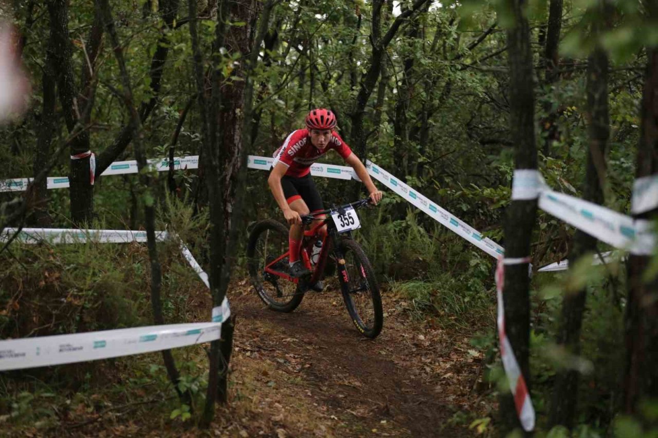 Kıyasıya mücadeleyle süren Uluslararası Dağ Bisikleti Kupası Yarışları tamamlandı