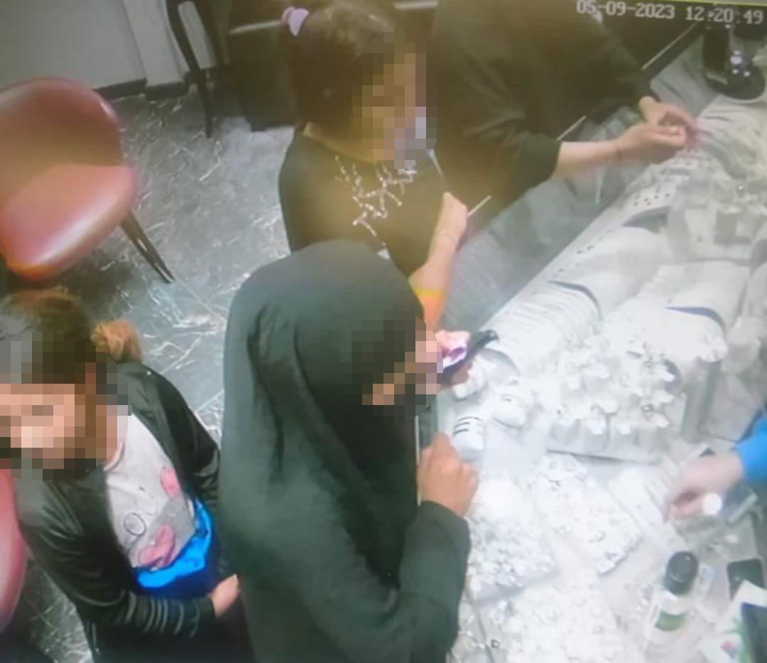 Çocukları hırsızlığa alet ettiler: Kaşla göz arasında 60 bin TL’lik yüzükler böyle çalındı
