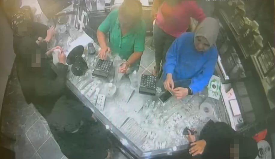 Çocukları hırsızlığa alet ettiler: Kaşla göz arasında 60 bin TL’lik yüzükler böyle çalındı